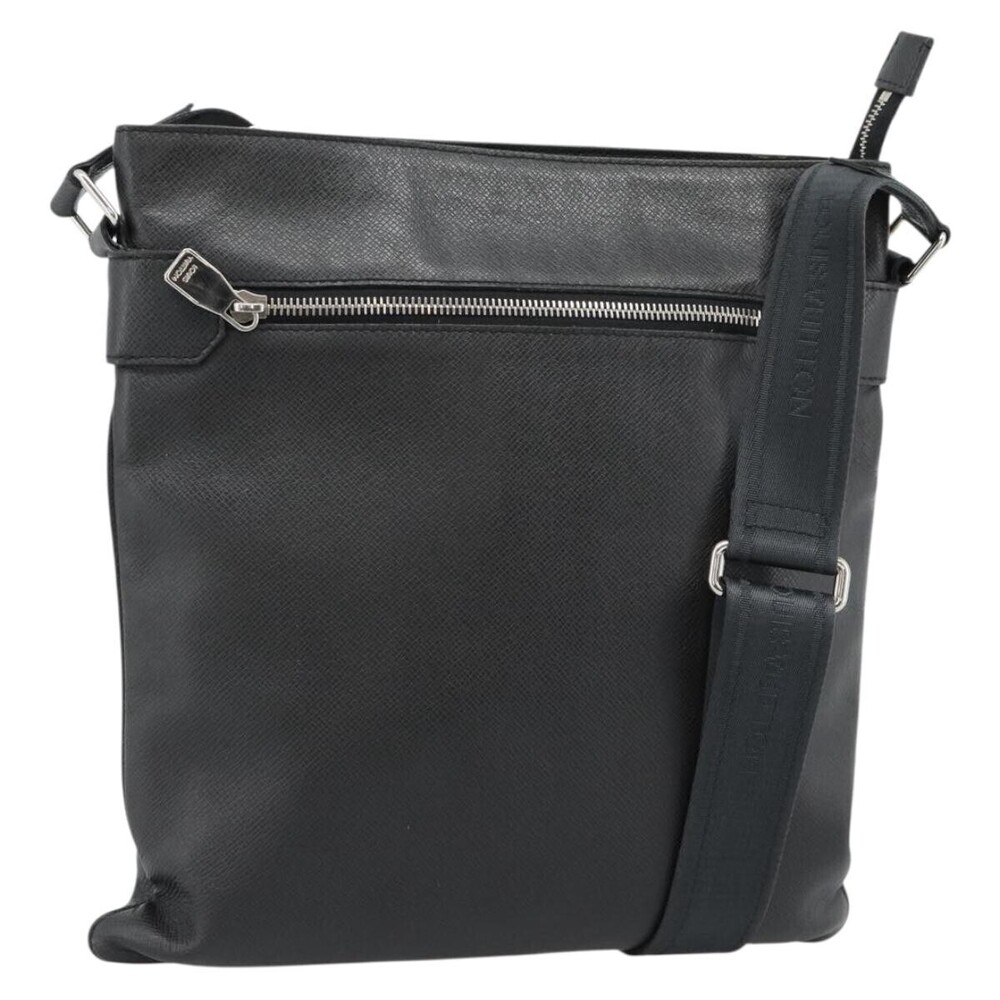 Louis Vuitton Sasha Taiga Leather